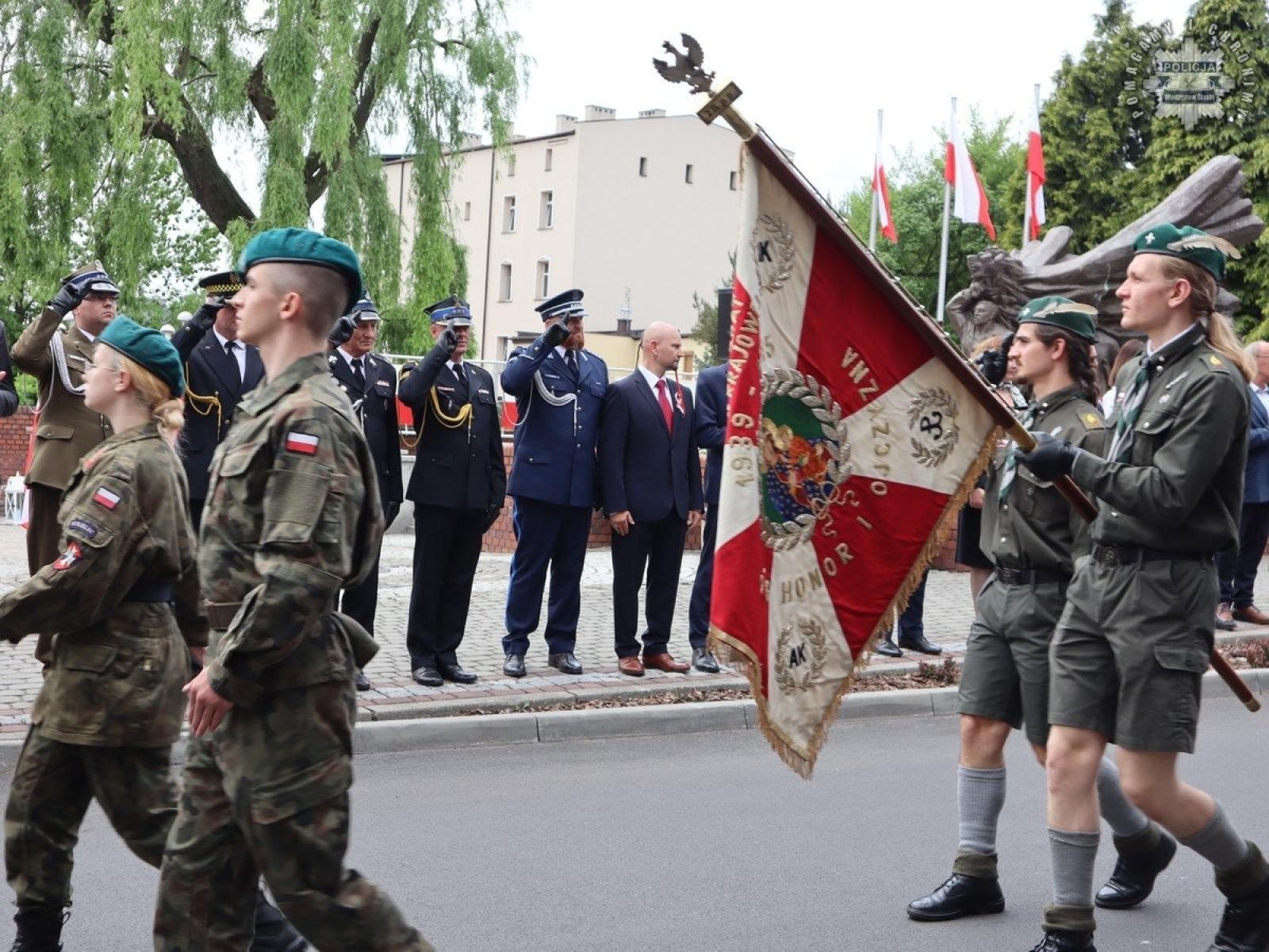 Zdjęcie w galerii na portalu naszwodzislaw.com: Obchody rocznicy uchwalenia Konstytucji 3 Maja z udziałem wodzisławskich policjantów wiadomości z regionu