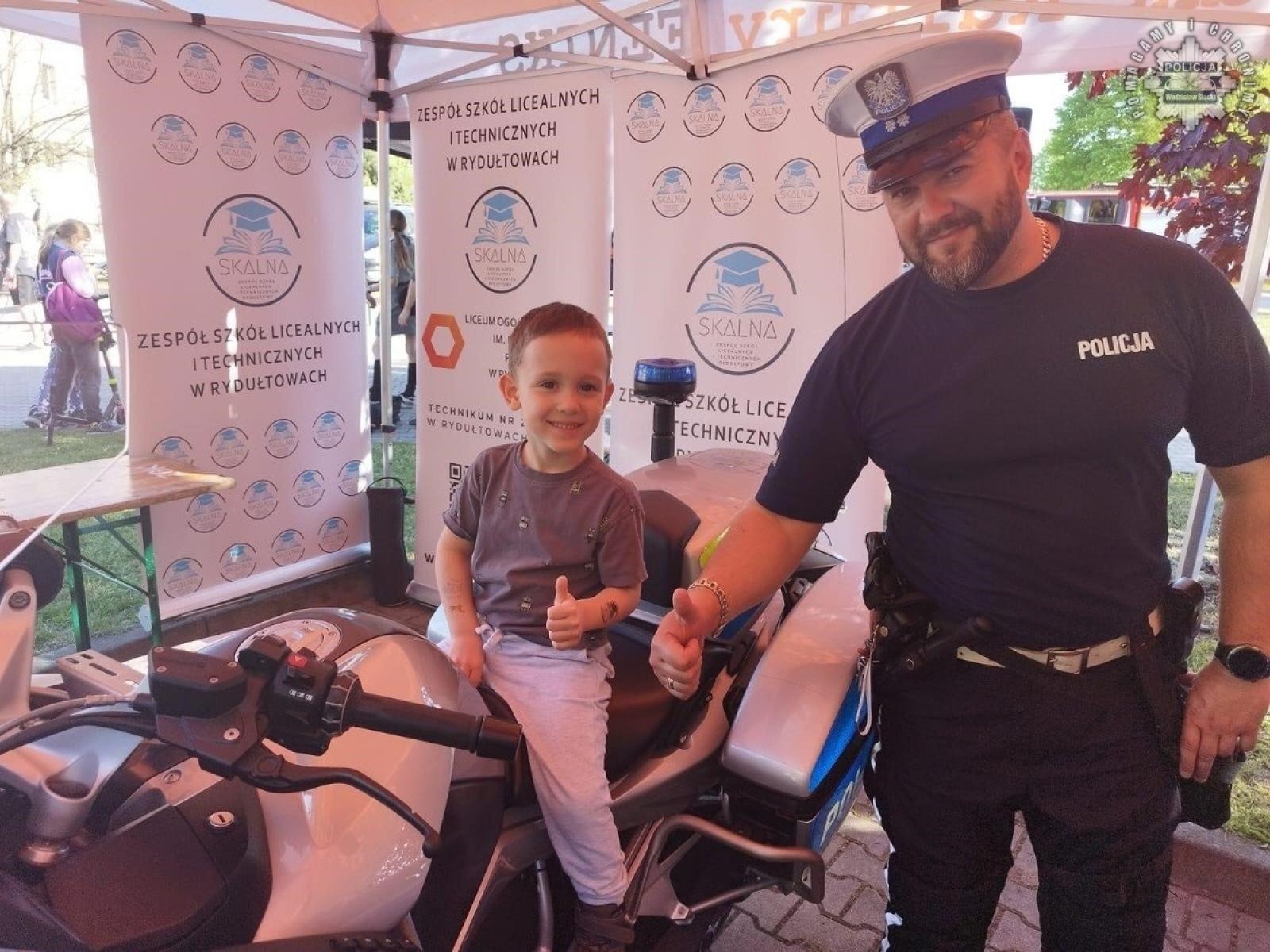 Zdjęcie w galerii na portalu naszwodzislaw.com: Mundurowy Piknik Rodzinny w Rydułtowach z udziałem wodzisławskich policjantów wiadomości z regionu