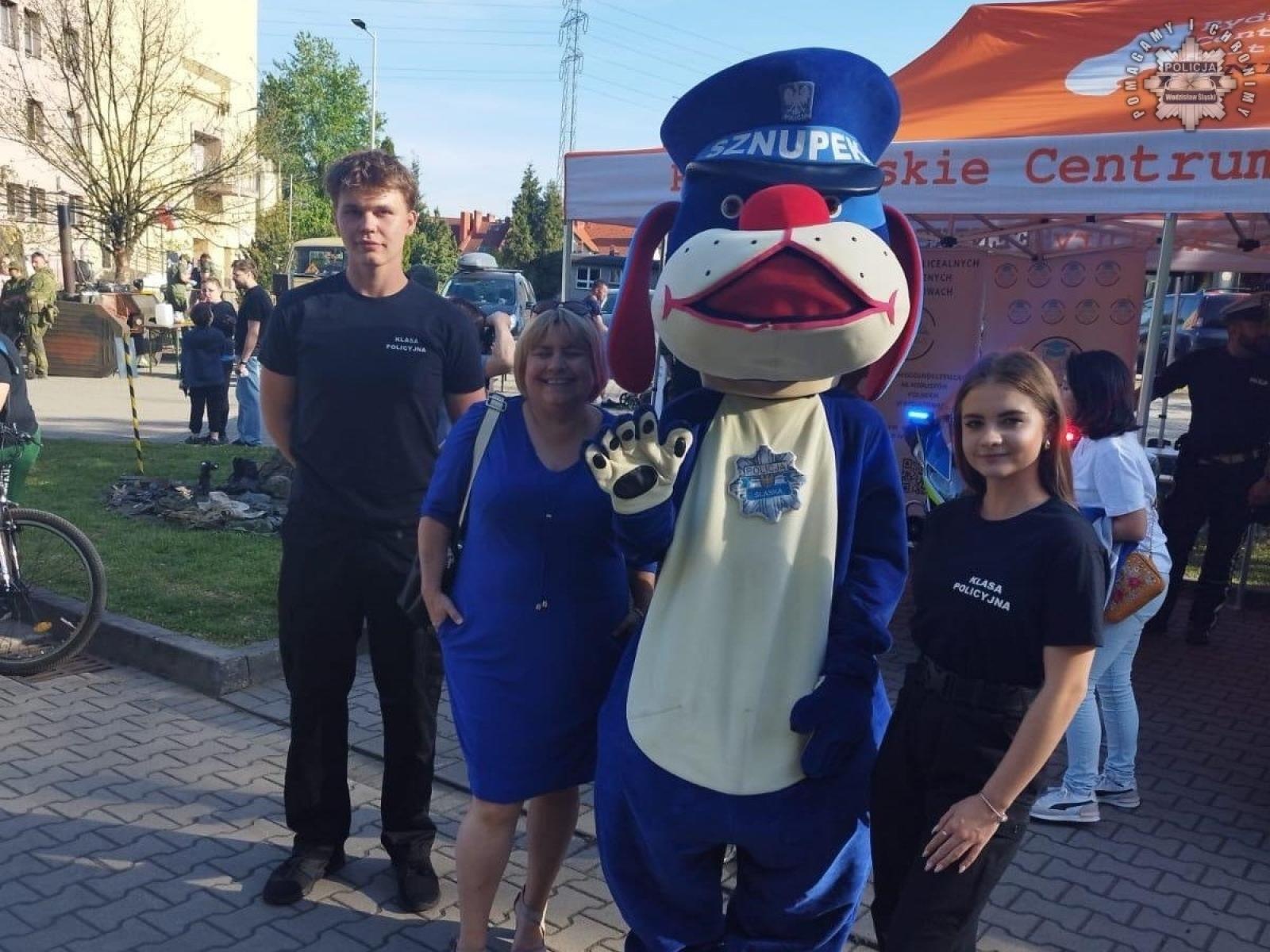 Zdjęcie w galerii na portalu naszwodzislaw.com: Mundurowy Piknik Rodzinny w Rydułtowach z udziałem wodzisławskich policjantów wiadomości z regionu