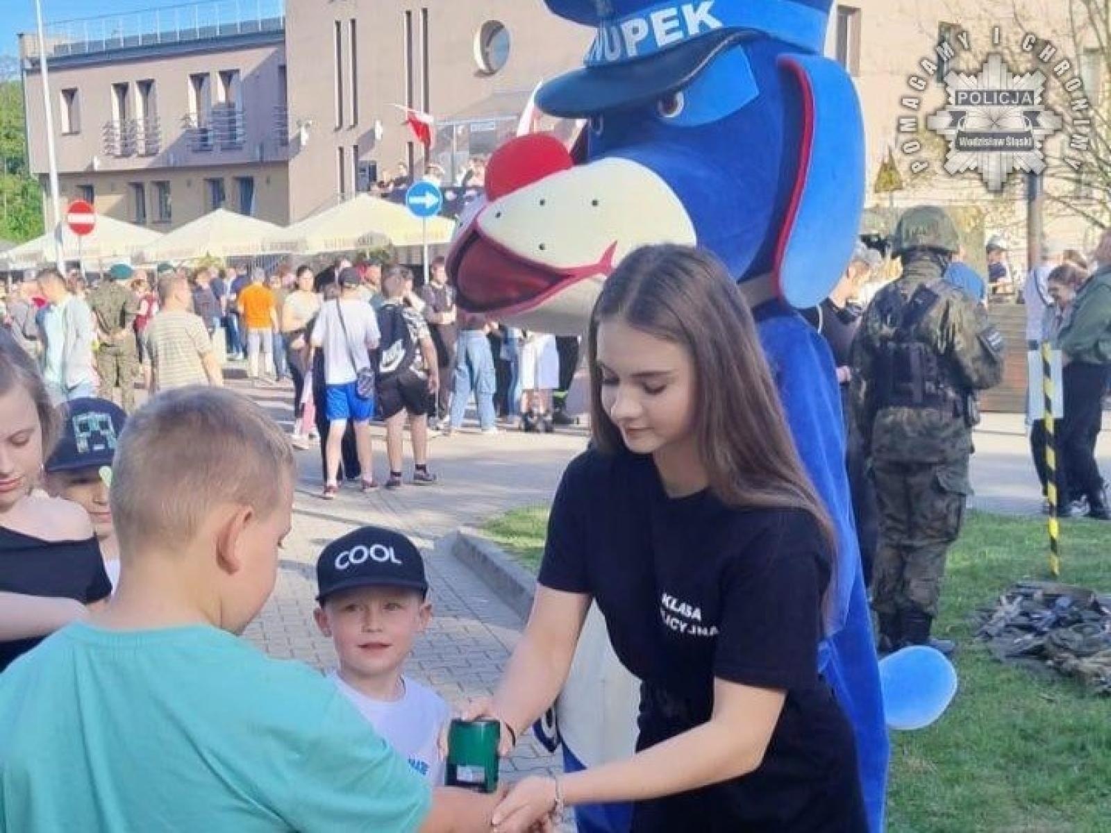 Zdjęcie w galerii na portalu naszwodzislaw.com: Mundurowy Piknik Rodzinny w Rydułtowach z udziałem wodzisławskich policjantów wiadomości z regionu