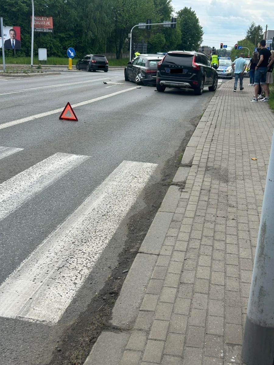 Zdjęcie w galerii na portalu naszwodzislaw.com: Niebezpieczny rajd 46-latka z Pszowa. Zatrzymany po serii kolizji i ucieczce pieszo wiadomości z regionu