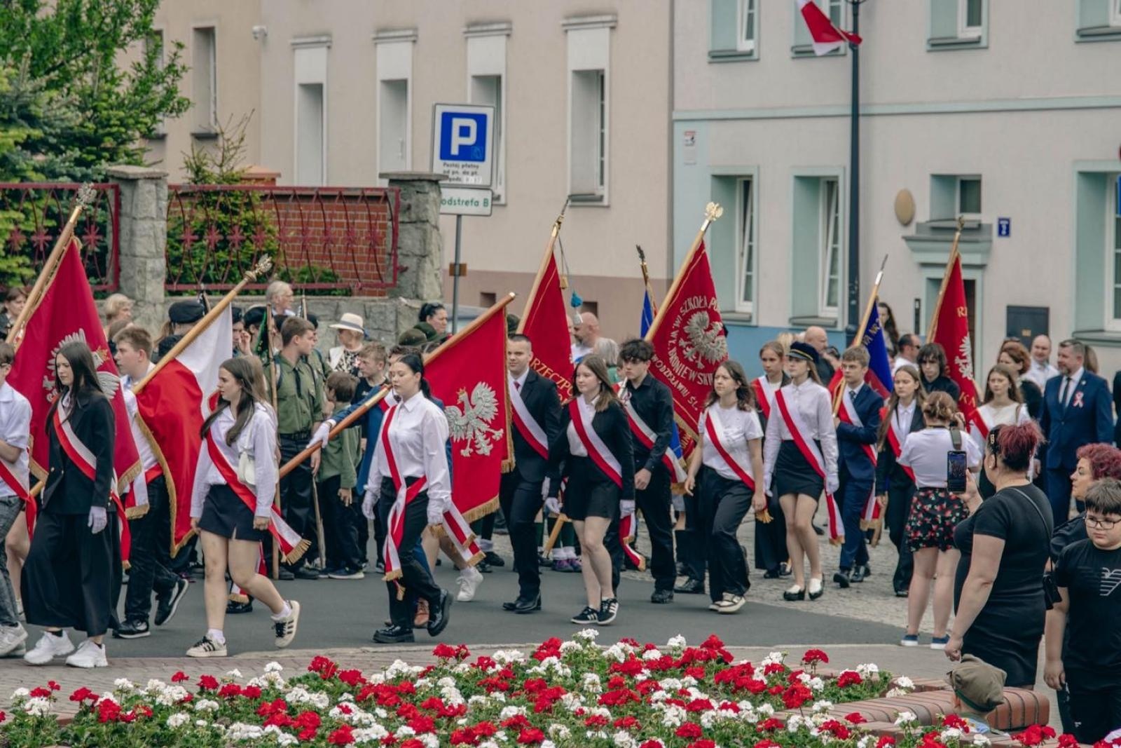 Zdjęcie w galerii na portalu naszwodzislaw.com: Święto pełne dumy, wzruszeń i pamięci. Obchody 3 Maja w Wodzisławiu Śląskim [FOTO i WIDEO] wiadomości z regionu