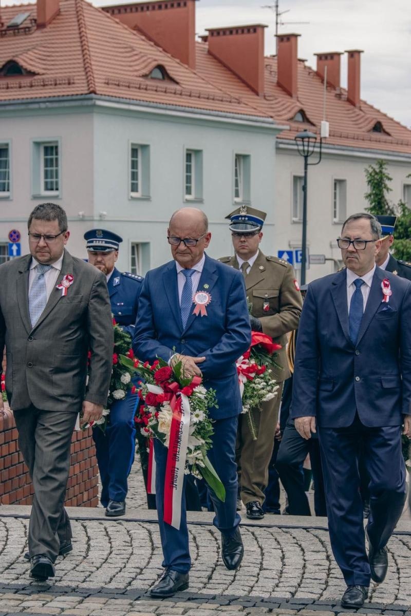 Zdjęcie w galerii na portalu naszwodzislaw.com: Święto pełne dumy, wzruszeń i pamięci. Obchody 3 Maja w Wodzisławiu Śląskim [FOTO i WIDEO] wiadomości z regionu