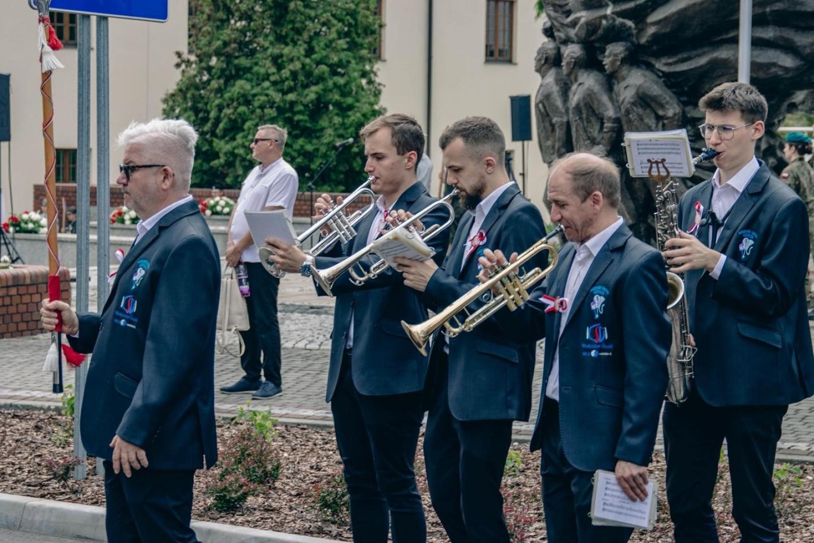Zdjęcie w galerii na portalu naszwodzislaw.com: Święto pełne dumy, wzruszeń i pamięci. Obchody 3 Maja w Wodzisławiu Śląskim [FOTO i WIDEO] wiadomości z regionu