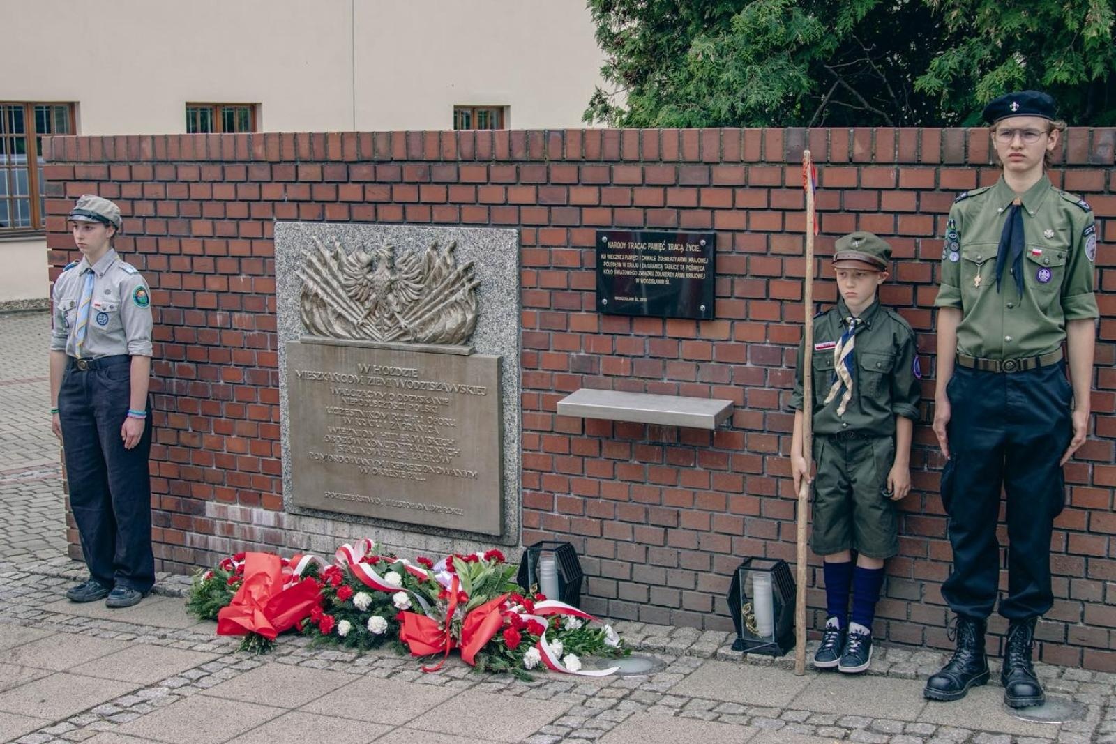 Zdjęcie w galerii na portalu naszwodzislaw.com: Święto pełne dumy, wzruszeń i pamięci. Obchody 3 Maja w Wodzisławiu Śląskim [FOTO i WIDEO] wiadomości z regionu