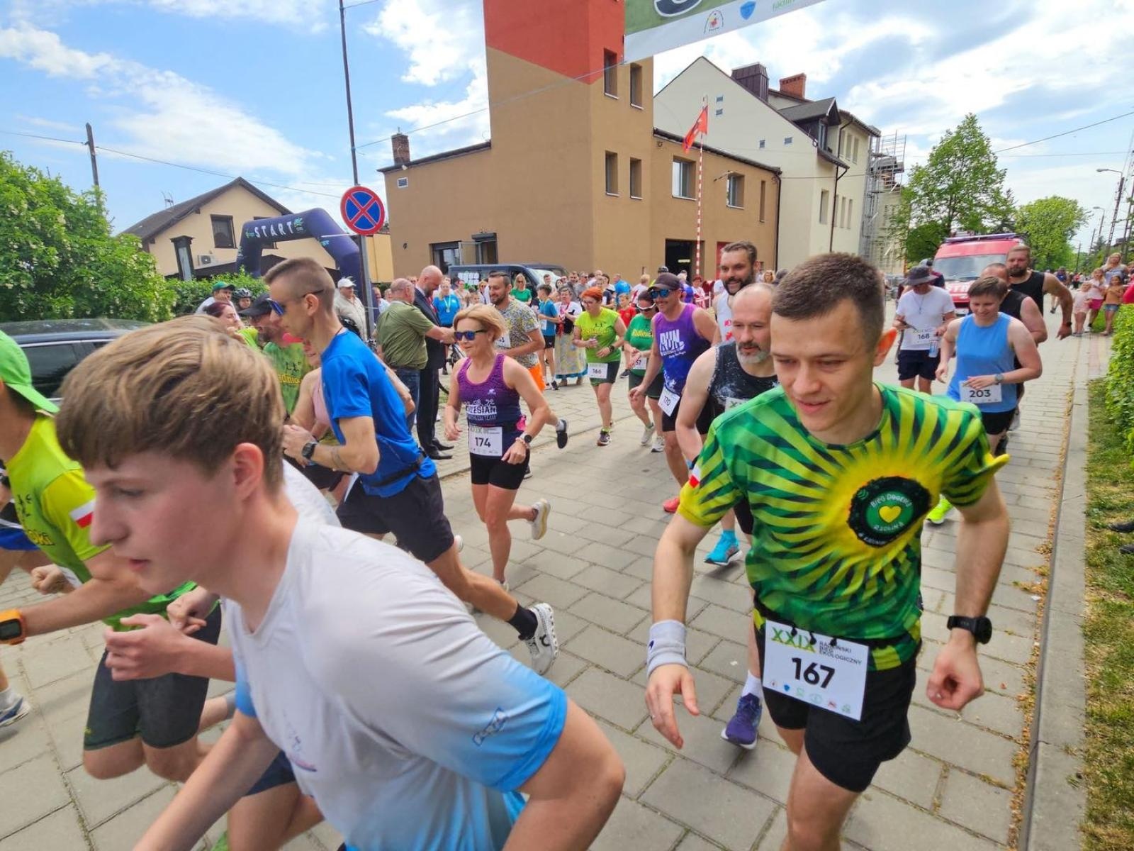 Zdjęcie w galerii na portalu naszwodzislaw.com: Msza, przemarsz, bieg ekologiczny. 3 Maja w Radlinie [FOTO] wiadomości z regionu