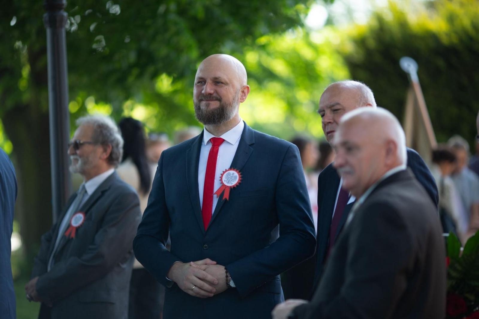 Zdjęcie w galerii na portalu naszwodzislaw.com: Msza, przemarsz, bieg ekologiczny. 3 Maja w Radlinie [FOTO] wiadomości z regionu