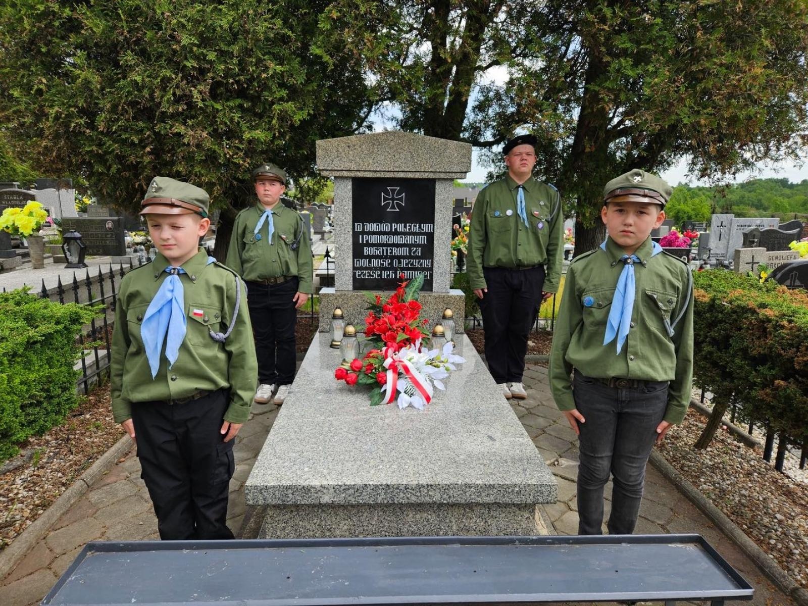 Zdjęcie w galerii na portalu naszwodzislaw.com: Msza, przemarsz, bieg ekologiczny. 3 Maja w Radlinie [FOTO] wiadomości z regionu