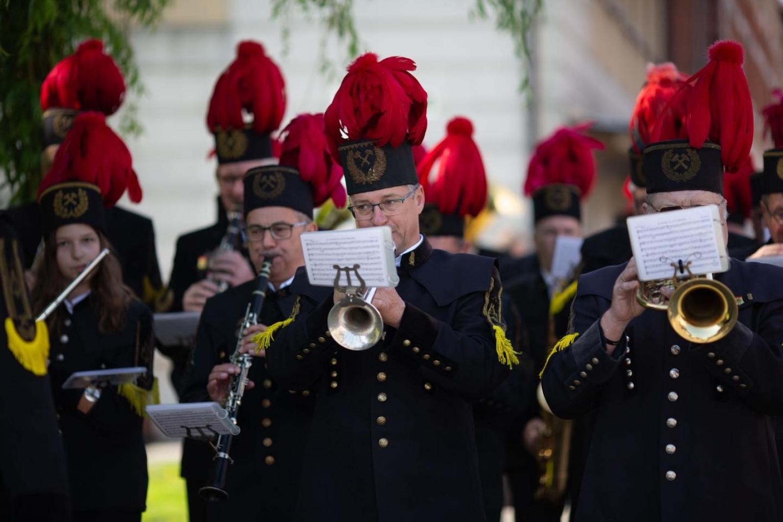 Zdjęcie w galerii na portalu naszwodzislaw.com: Msza, przemarsz, bieg ekologiczny. 3 Maja w Radlinie [FOTO] wiadomości z regionu