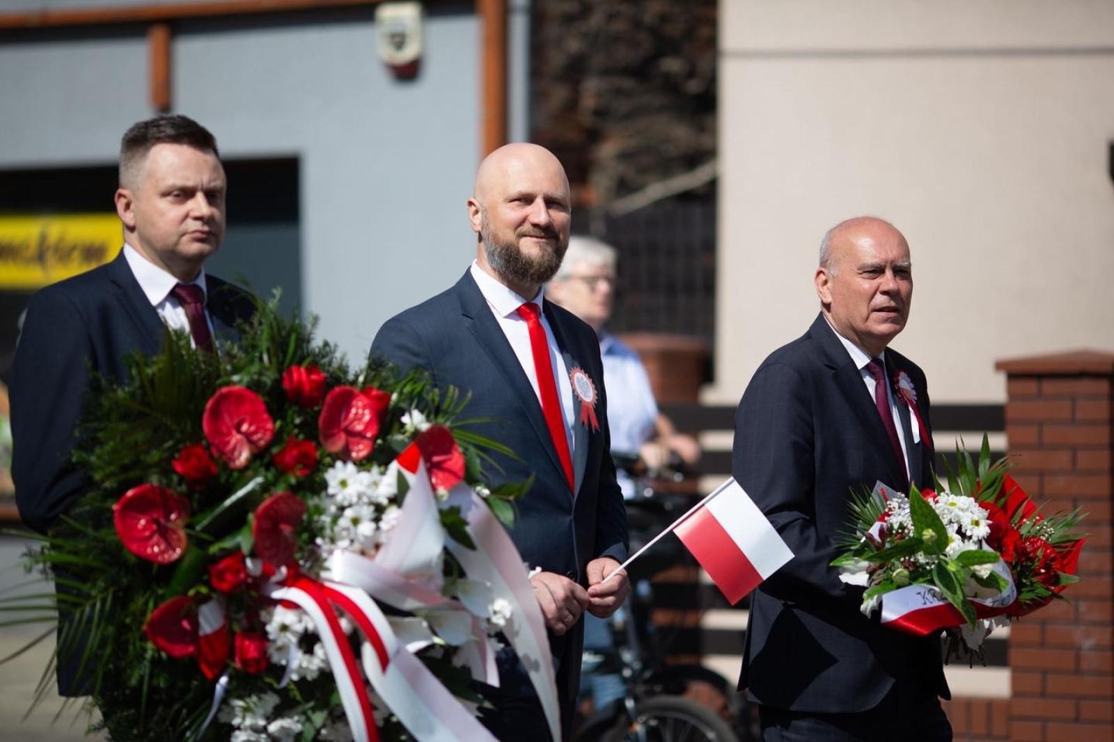 Zdjęcie w galerii na portalu naszwodzislaw.com: Msza, przemarsz, bieg ekologiczny. 3 Maja w Radlinie [FOTO] wiadomości z regionu