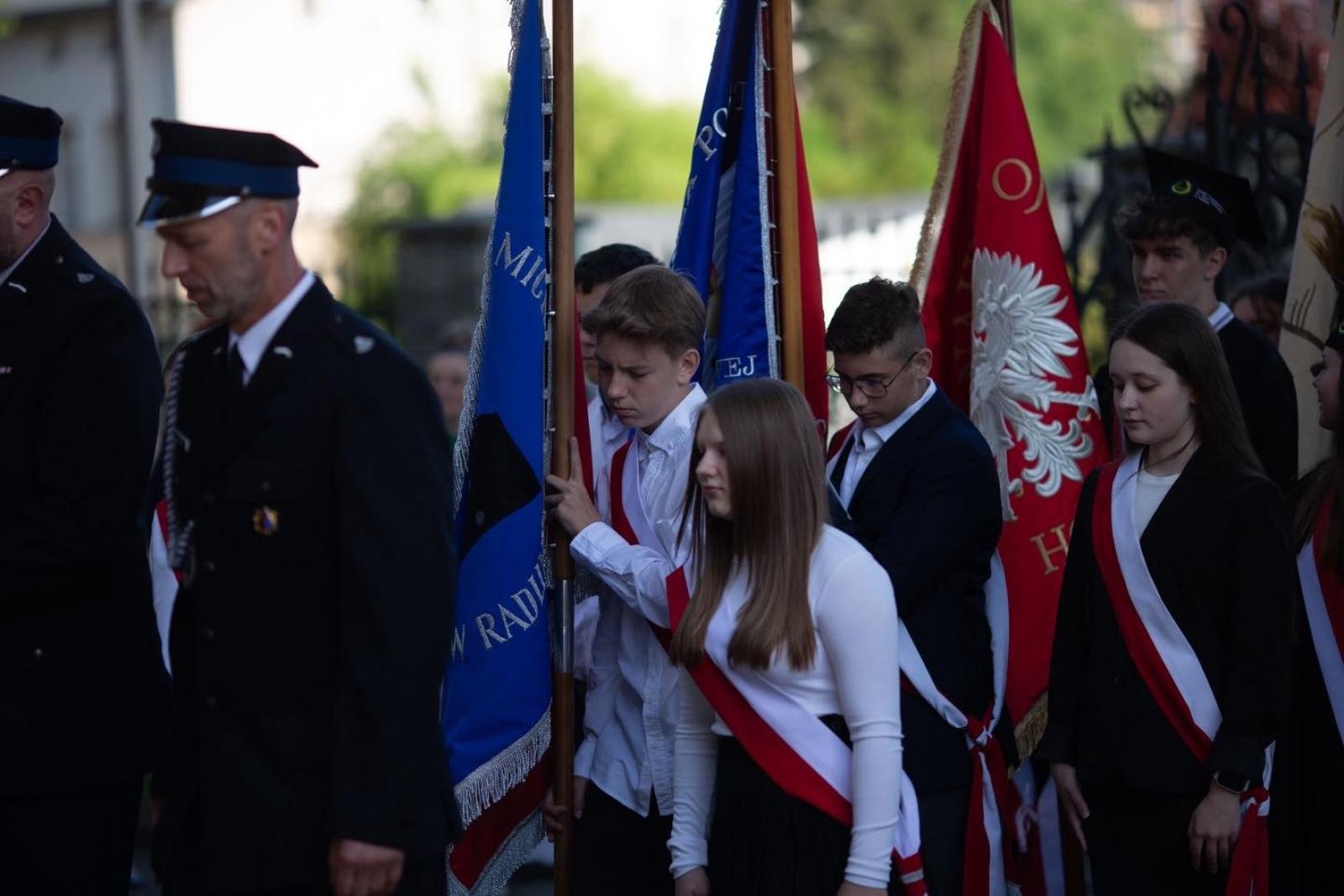 Zdjęcie w galerii na portalu naszwodzislaw.com: Msza, przemarsz, bieg ekologiczny. 3 Maja w Radlinie [FOTO] wiadomości z regionu