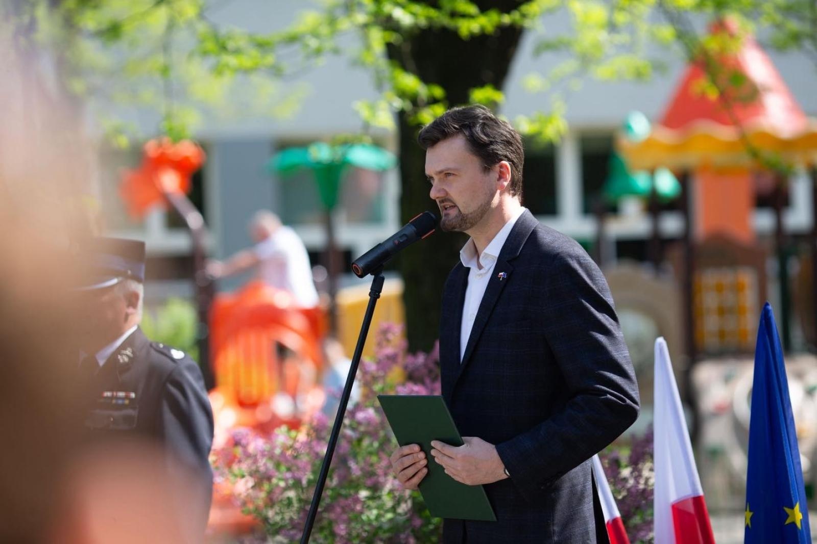 Zdjęcie w galerii na portalu naszwodzislaw.com: Msza, przemarsz, bieg ekologiczny. 3 Maja w Radlinie [FOTO] wiadomości z regionu