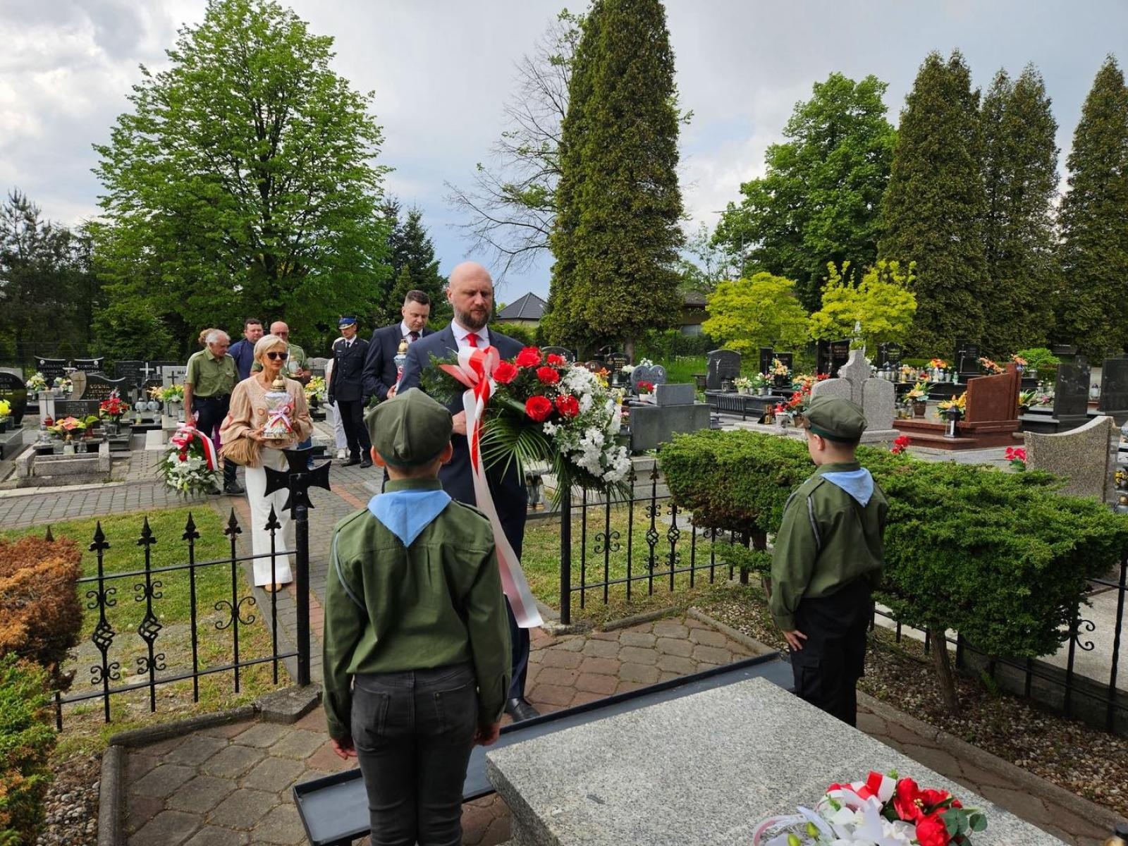 Zdjęcie w galerii na portalu naszwodzislaw.com: Msza, przemarsz, bieg ekologiczny. 3 Maja w Radlinie [FOTO] wiadomości z regionu