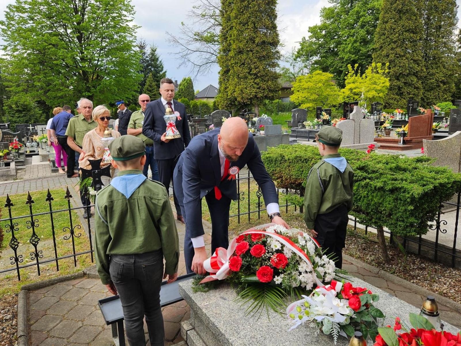 Zdjęcie w galerii na portalu naszwodzislaw.com: Msza, przemarsz, bieg ekologiczny. 3 Maja w Radlinie [FOTO] wiadomości z regionu