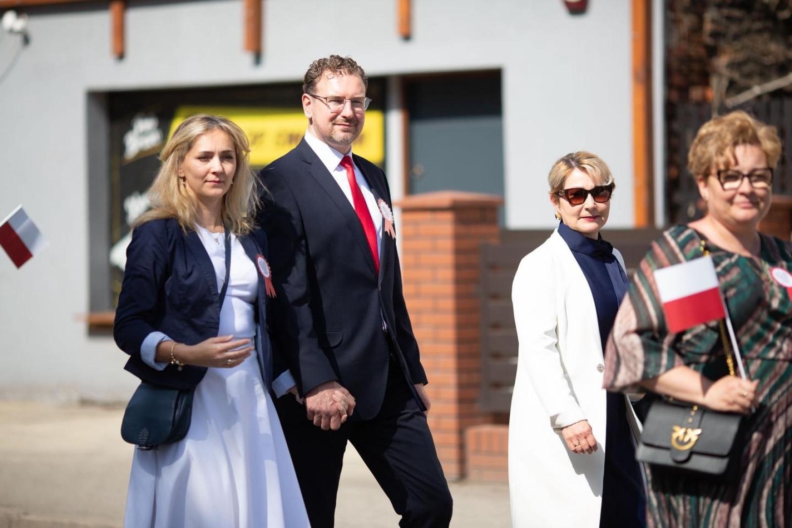 Zdjęcie w galerii na portalu naszwodzislaw.com: Msza, przemarsz, bieg ekologiczny. 3 Maja w Radlinie [FOTO] wiadomości z regionu