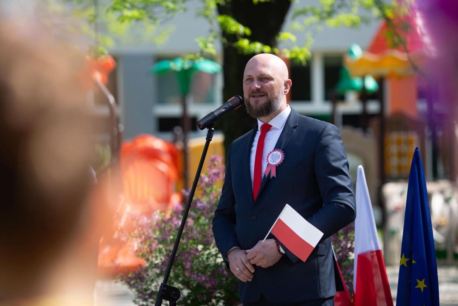 Zdjęcie w galerii na portalu naszwodzislaw.com: Msza, przemarsz, bieg ekologiczny. 3 Maja w Radlinie [FOTO] wiadomości z regionu