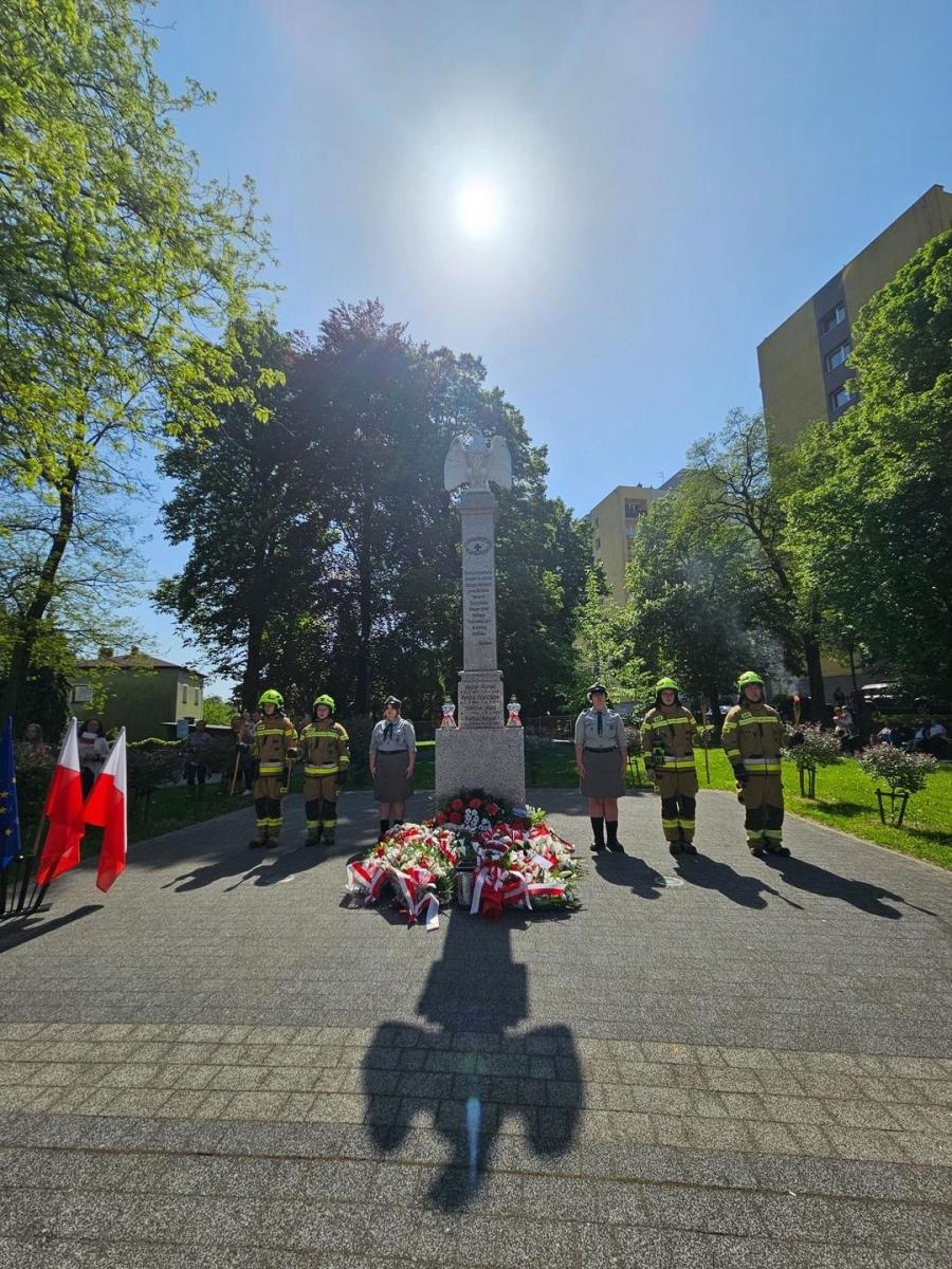 Zdjęcie w galerii na portalu naszwodzislaw.com: Msza, przemarsz, bieg ekologiczny. 3 Maja w Radlinie [FOTO] wiadomości z regionu