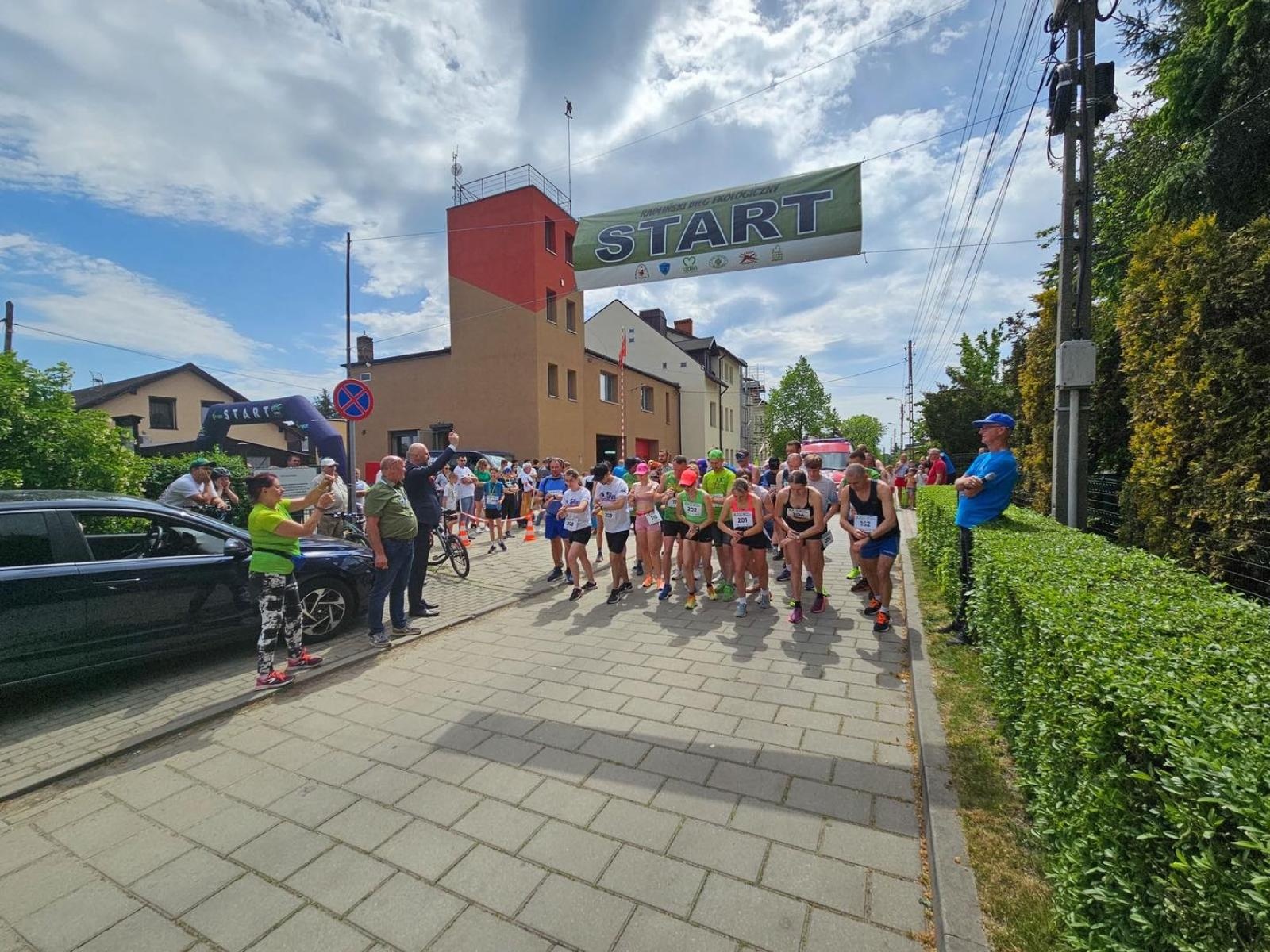 Zdjęcie w galerii na portalu naszwodzislaw.com: Msza, przemarsz, bieg ekologiczny. 3 Maja w Radlinie [FOTO] wiadomości z regionu
