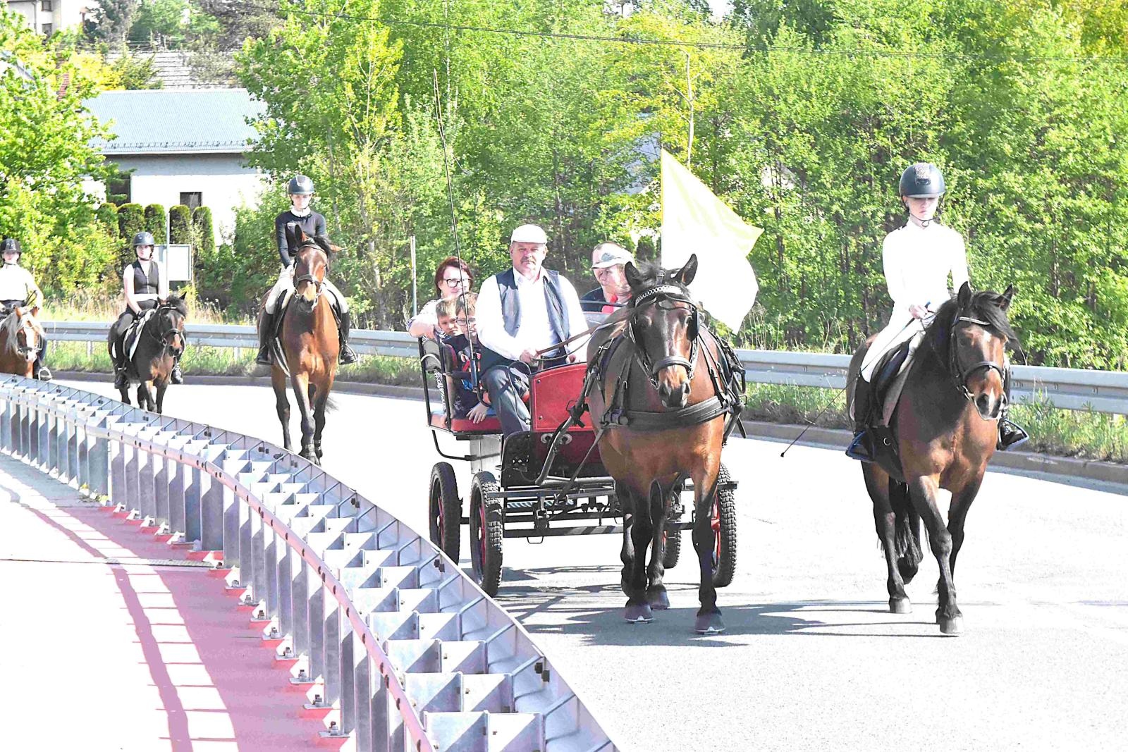 Zdjęcie w galerii na portalu naszwodzislaw.com: Maj w Gminie Godów rozpoczął się tradycyjną procesją konną wiadomości z regionu