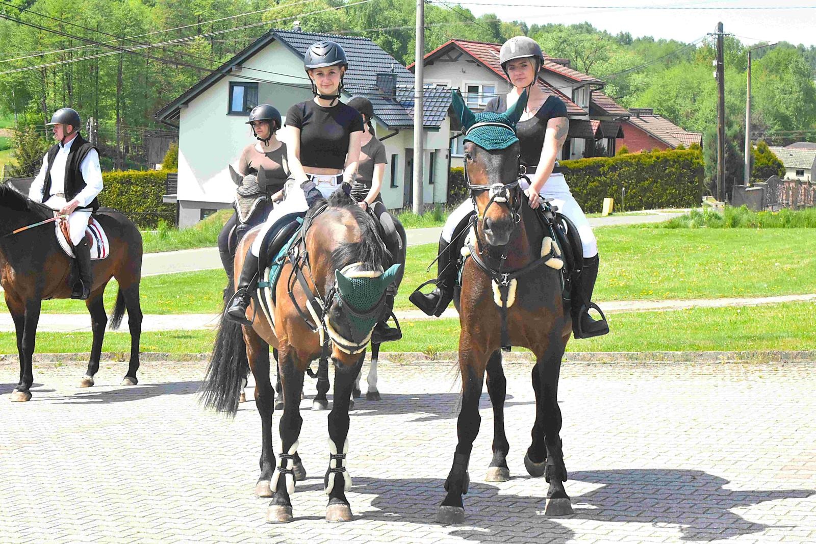 Zdjęcie w galerii na portalu naszwodzislaw.com: Maj w Gminie Godów rozpoczął się tradycyjną procesją konną wiadomości z regionu