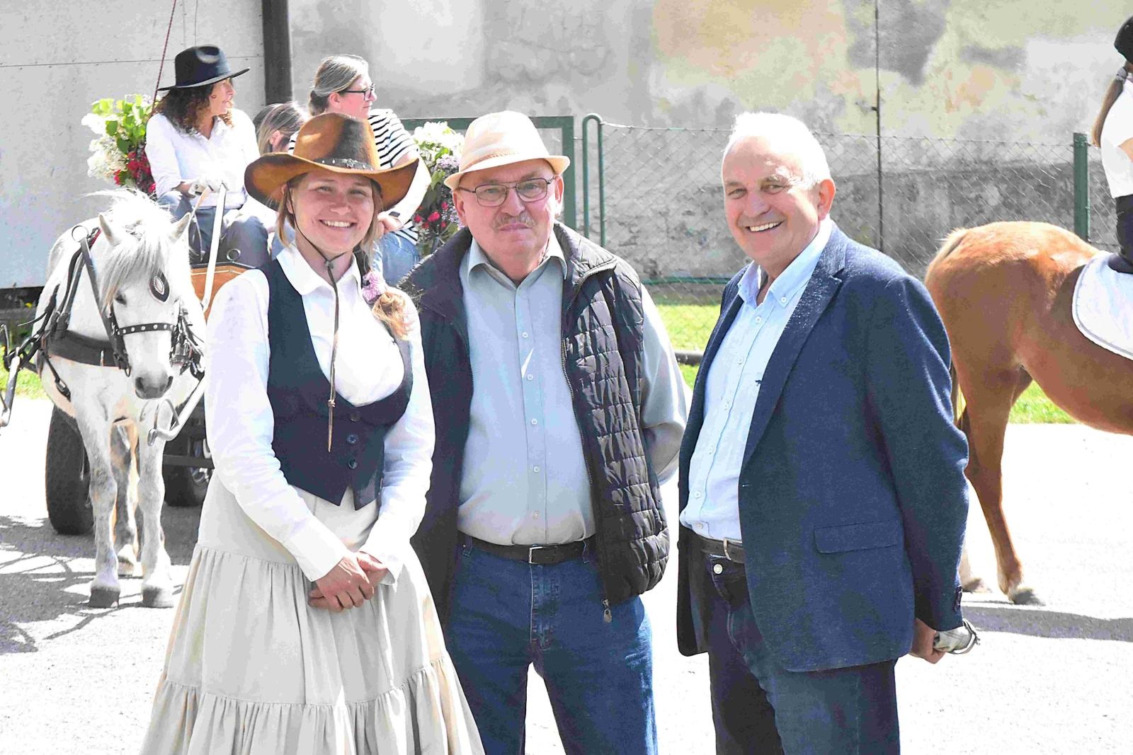 Zdjęcie w galerii na portalu naszwodzislaw.com: Maj w Gminie Godów rozpoczął się tradycyjną procesją konną wiadomości z regionu