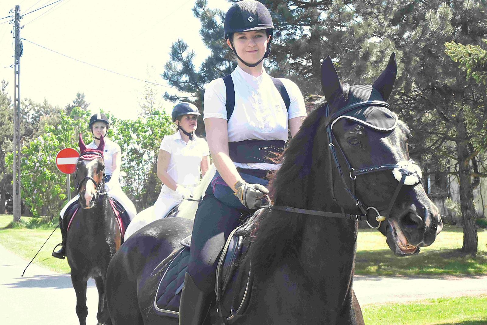 Zdjęcie w galerii na portalu naszwodzislaw.com: Maj w Gminie Godów rozpoczął się tradycyjną procesją konną wiadomości z regionu