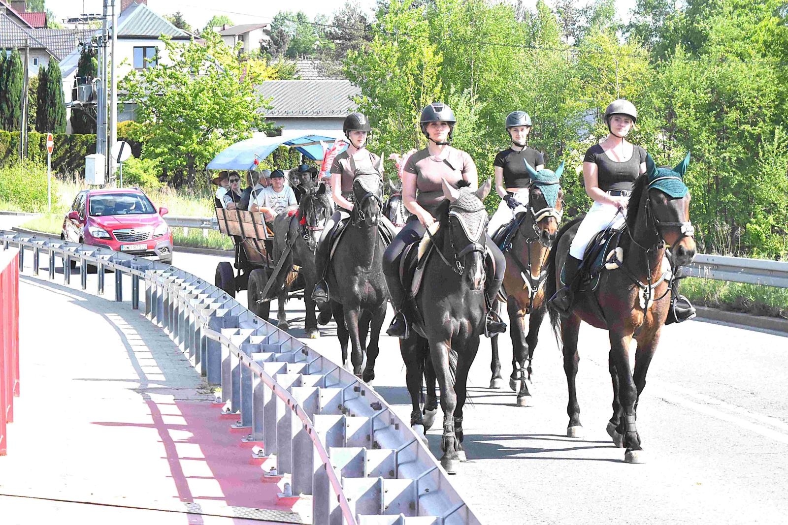 Zdjęcie w galerii na portalu naszwodzislaw.com: Maj w Gminie Godów rozpoczął się tradycyjną procesją konną wiadomości z regionu