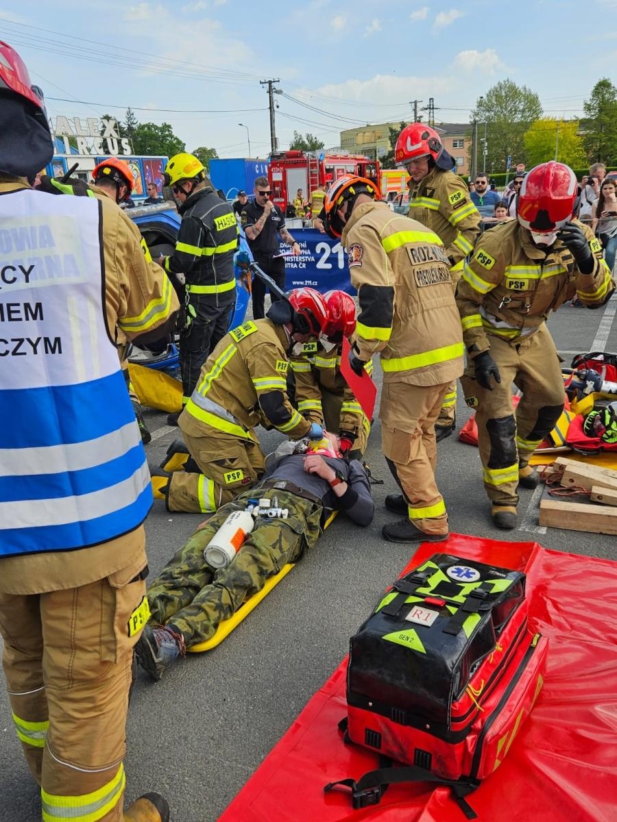 Zdjęcie w galerii na portalu naszwodzislaw.com: Zawody ratownictwa drogowego w Republice Czeskiej z udziałem strażaków z Wodzisławia Śląskiego wiadomości z regionu