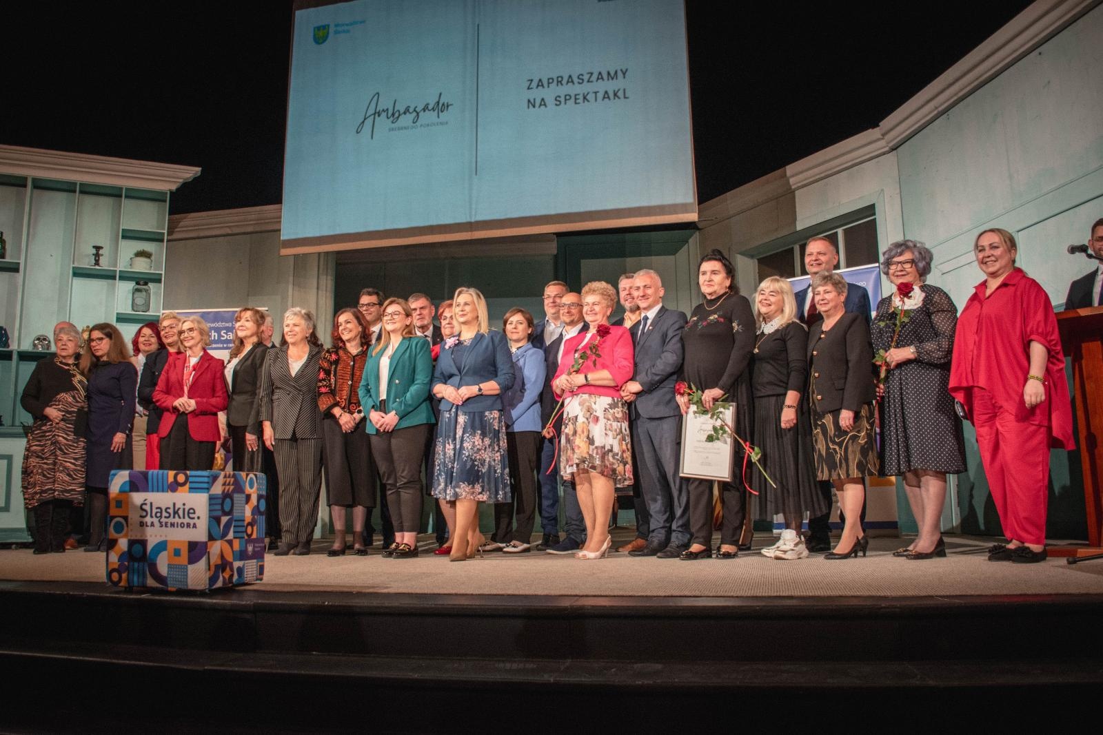 Zdjęcie w galerii na portalu naszwodzislaw.com: Samorządowcy Przyjaźni Seniorom wyróżnieni wiadomości z regionu