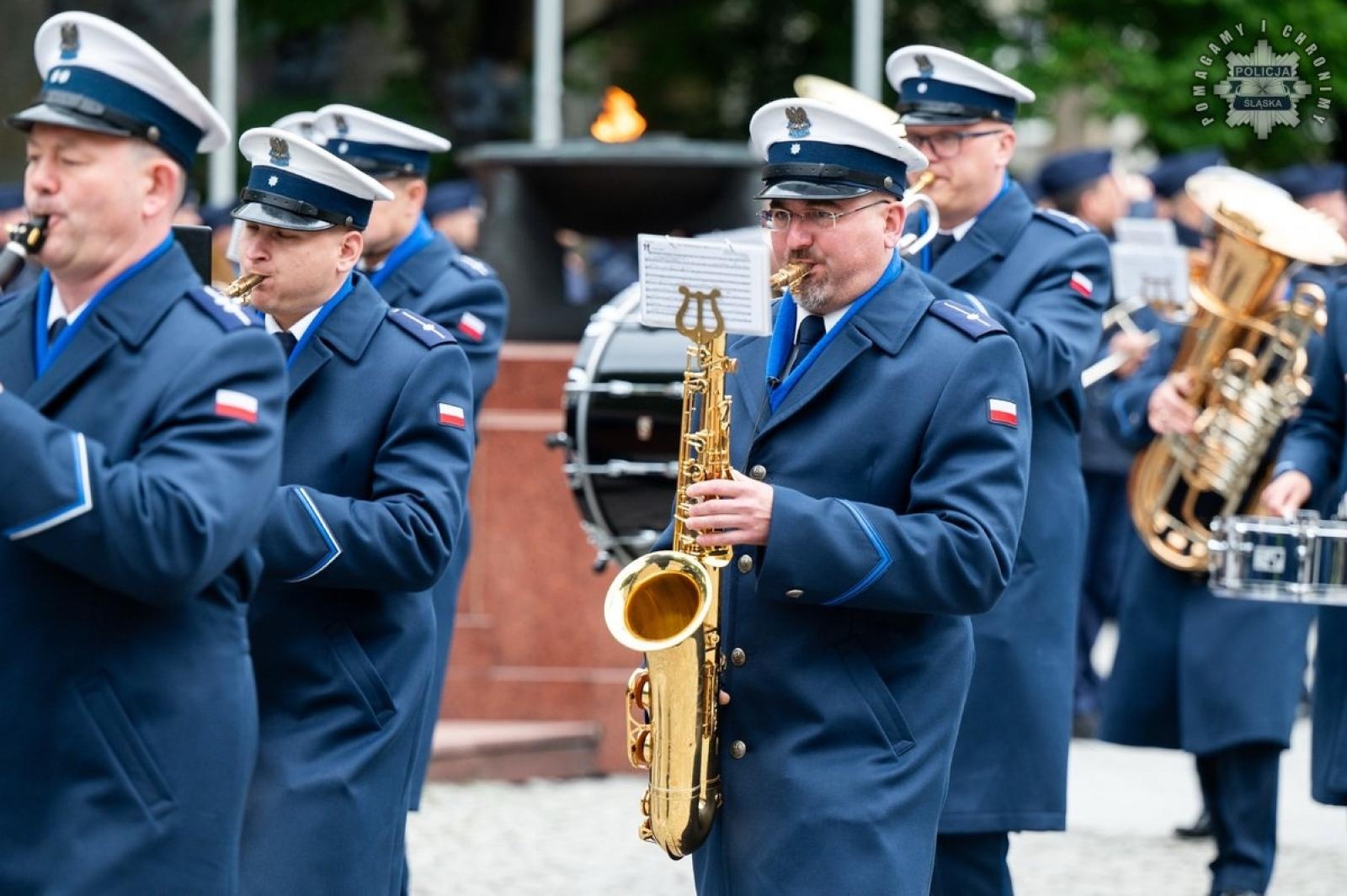 Zdjęcie w galerii na portalu naszwodzislaw.com: Nowi funkcjonariusze śląskiej policji złożyli ślubowanie [FOTO] wiadomości z regionu