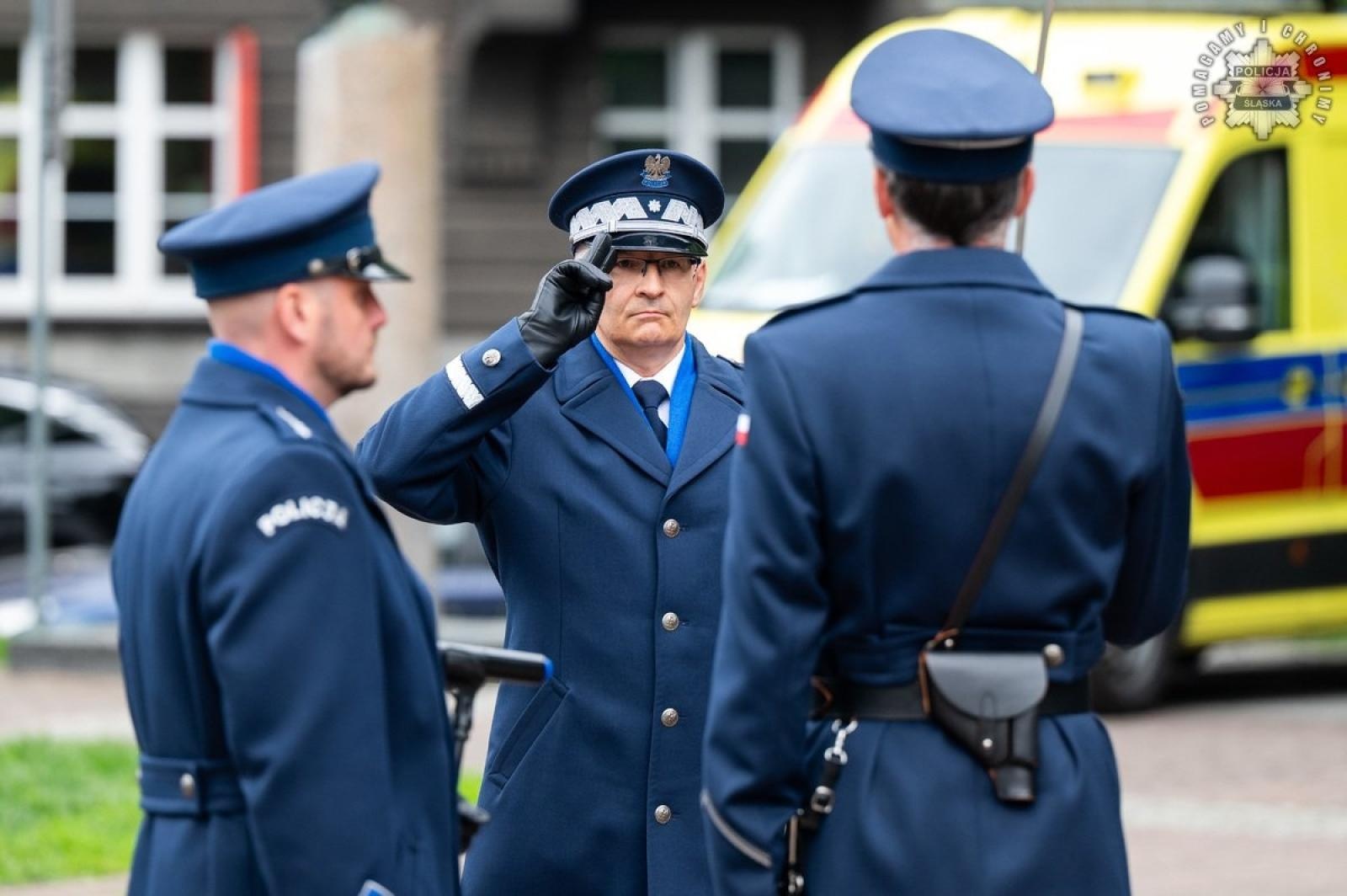 Zdjęcie w galerii na portalu naszwodzislaw.com: Nowi funkcjonariusze śląskiej policji złożyli ślubowanie [FOTO] wiadomości z regionu