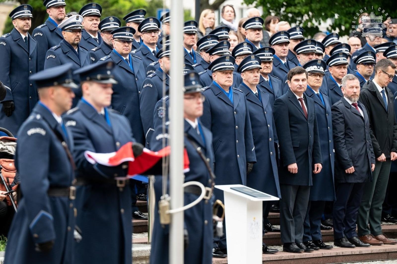 Zdjęcie w galerii na portalu naszwodzislaw.com: Nowi funkcjonariusze śląskiej policji złożyli ślubowanie [FOTO] wiadomości z regionu