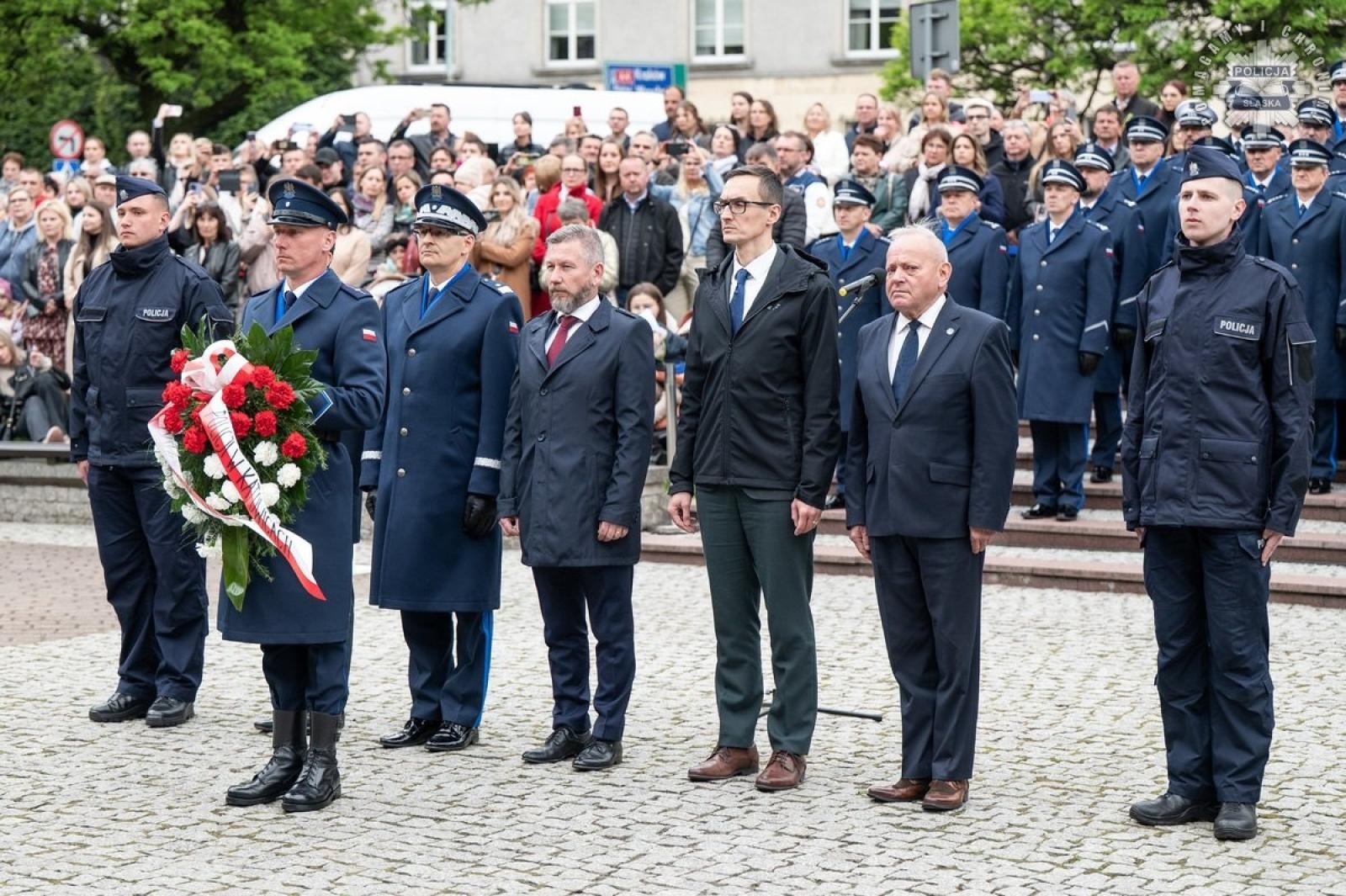 Zdjęcie w galerii na portalu naszwodzislaw.com: Nowi funkcjonariusze śląskiej policji złożyli ślubowanie [FOTO] wiadomości z regionu