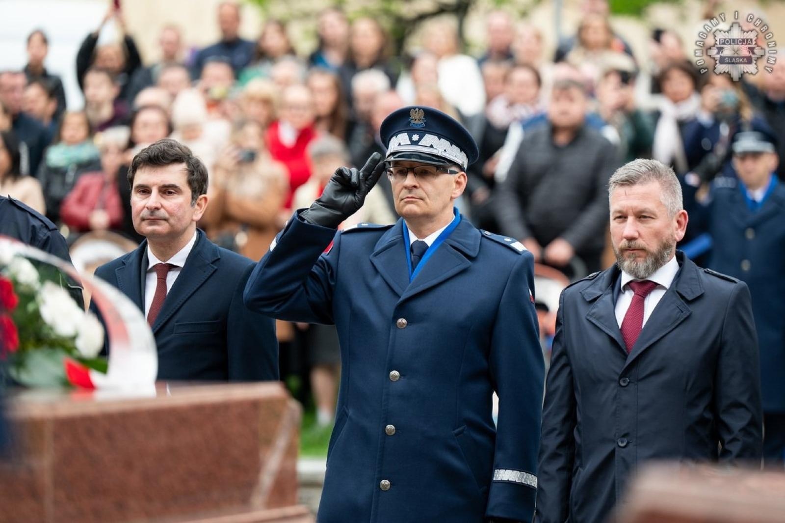 Zdjęcie w galerii na portalu naszwodzislaw.com: Nowi funkcjonariusze śląskiej policji złożyli ślubowanie [FOTO] wiadomości z regionu