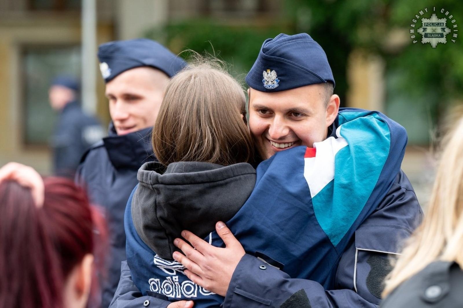 Zdjęcie w galerii na portalu naszwodzislaw.com: Nowi funkcjonariusze śląskiej policji złożyli ślubowanie [FOTO] wiadomości z regionu