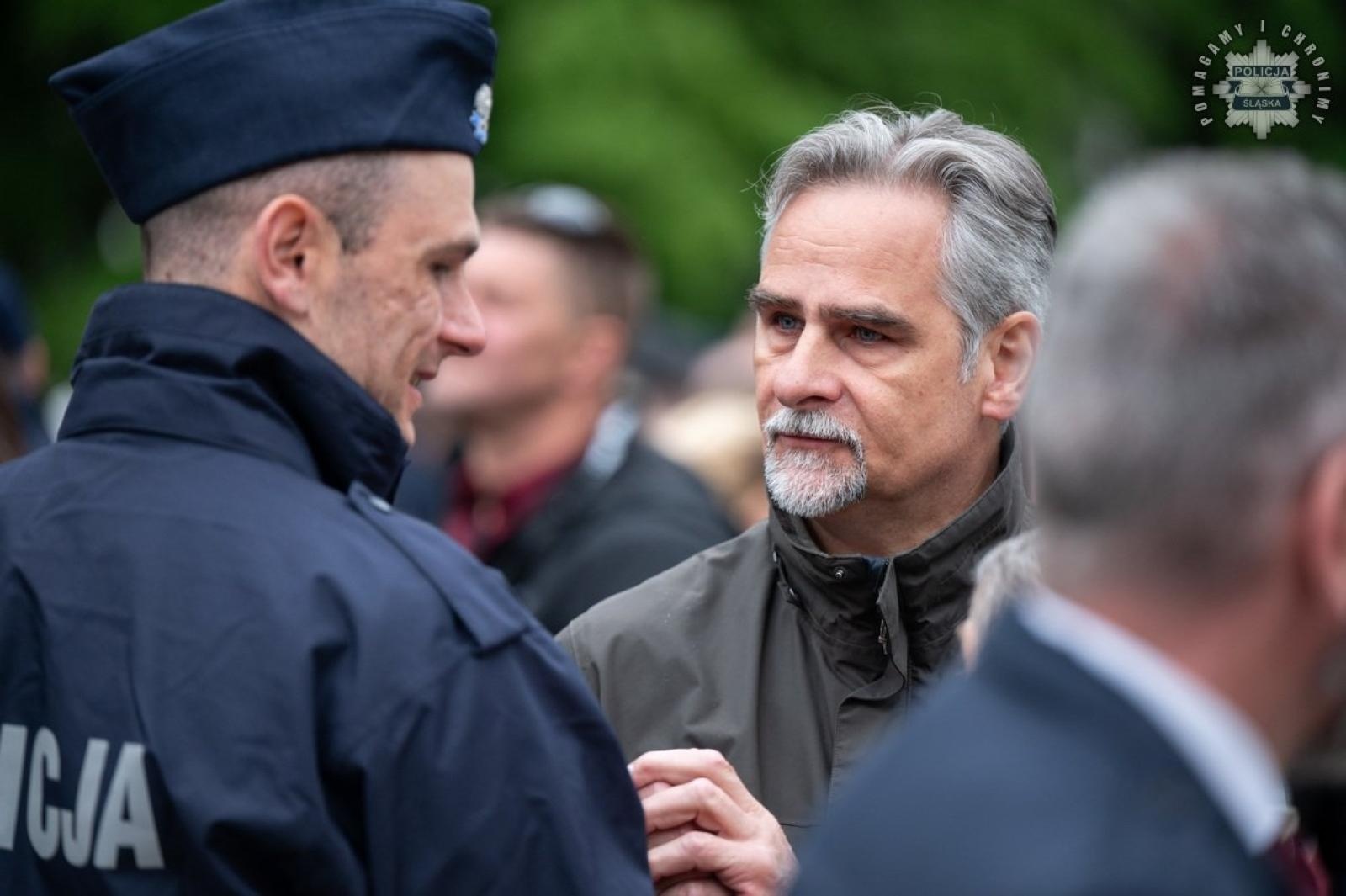 Zdjęcie w galerii na portalu naszwodzislaw.com: Nowi funkcjonariusze śląskiej policji złożyli ślubowanie [FOTO] wiadomości z regionu