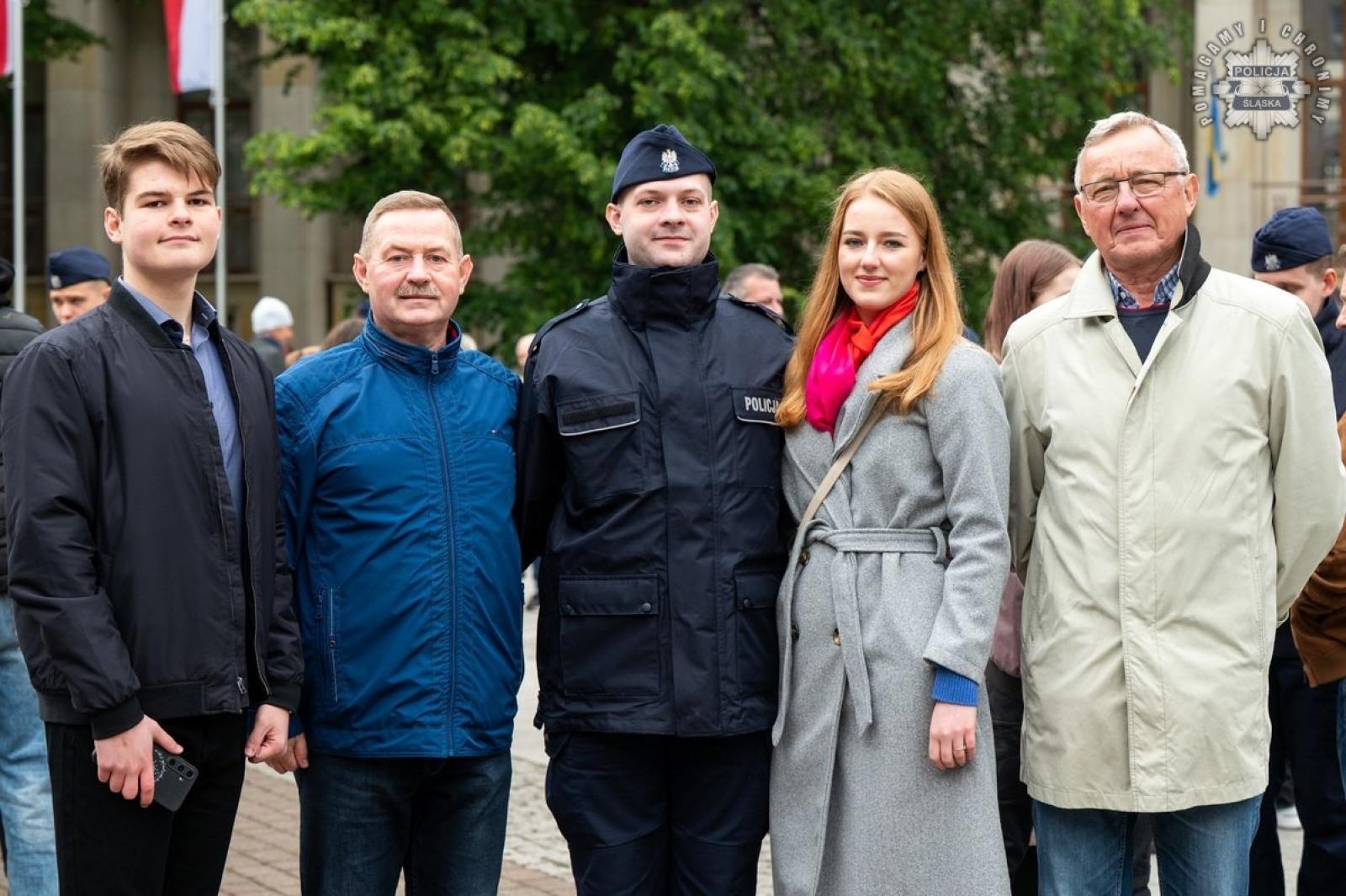 Zdjęcie w galerii na portalu naszwodzislaw.com: Nowi funkcjonariusze śląskiej policji złożyli ślubowanie [FOTO] wiadomości z regionu