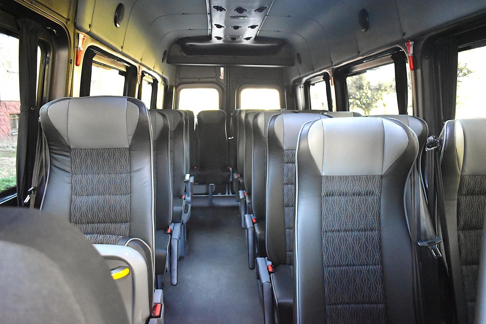 Zdjęcie w galerii na portalu naszwodzislaw.com: Godów. Nowy autobus służy już dzieciom z niepełnosprawnościami wiadomości z regionu