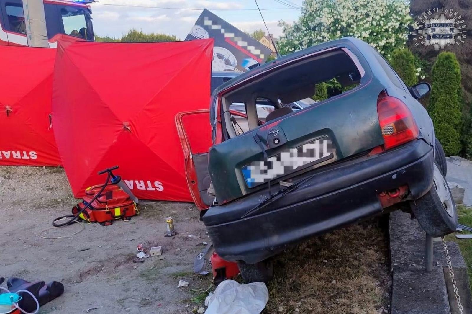 Zdjęcie w galerii na portalu naszwodzislaw.com: Nie zatrzymał się do kontroli. Uciekał z 6-letnim dzieckiem w aucie. Spowodował poważny wypadek wiadomości z regionu