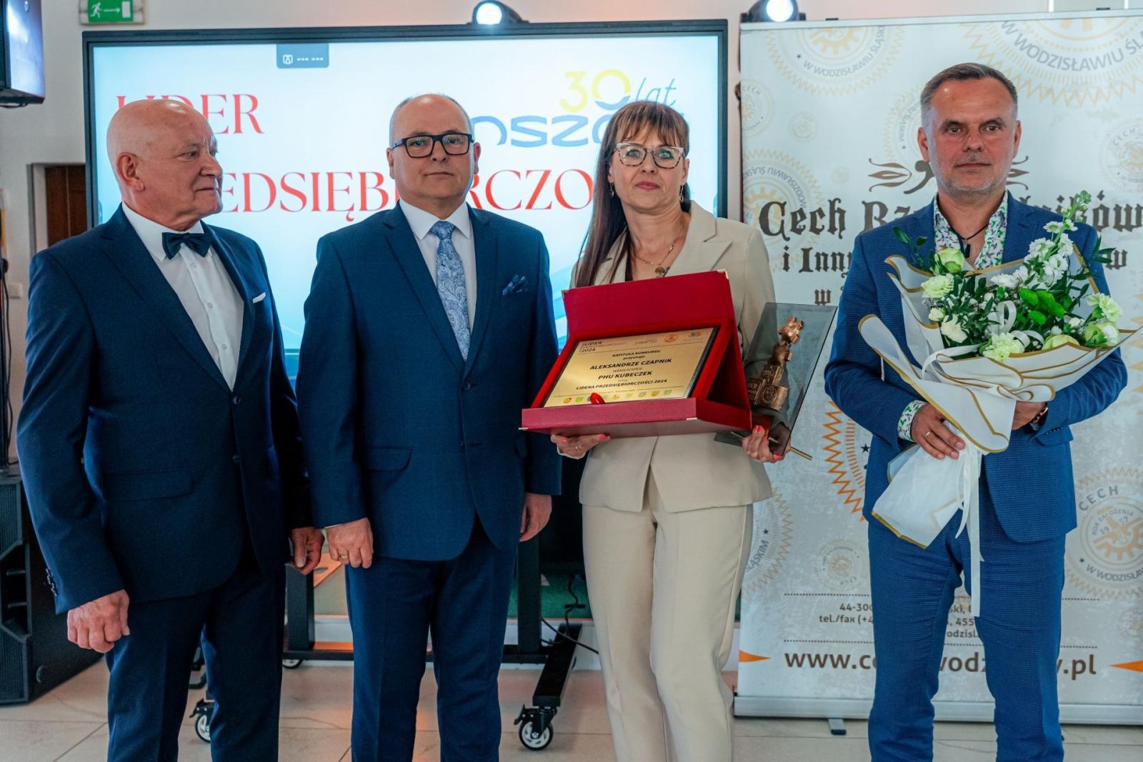 Zdjęcie w galerii na portalu naszwodzislaw.com: Kolejna grupa przedsiębiorców dołączyła do biznesowej elity powiatu wiadomości z regionu