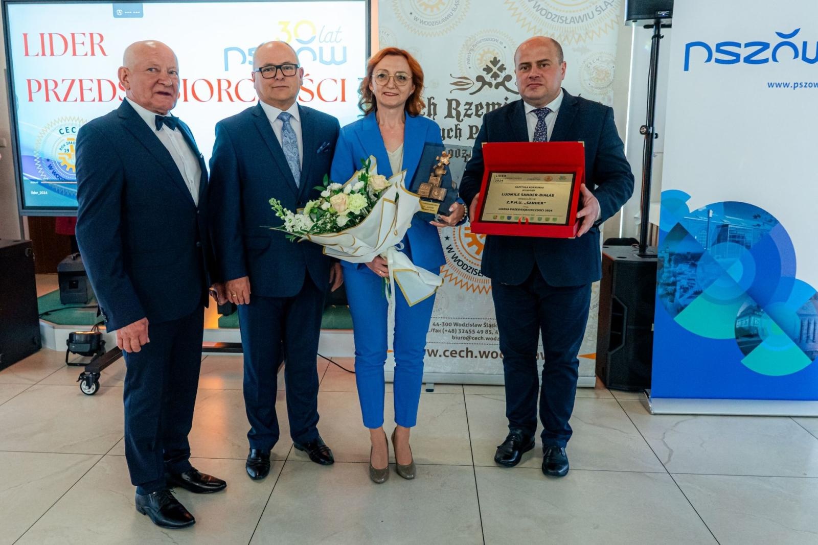 Zdjęcie w galerii na portalu naszwodzislaw.com: Kolejna grupa przedsiębiorców dołączyła do biznesowej elity powiatu wiadomości z regionu