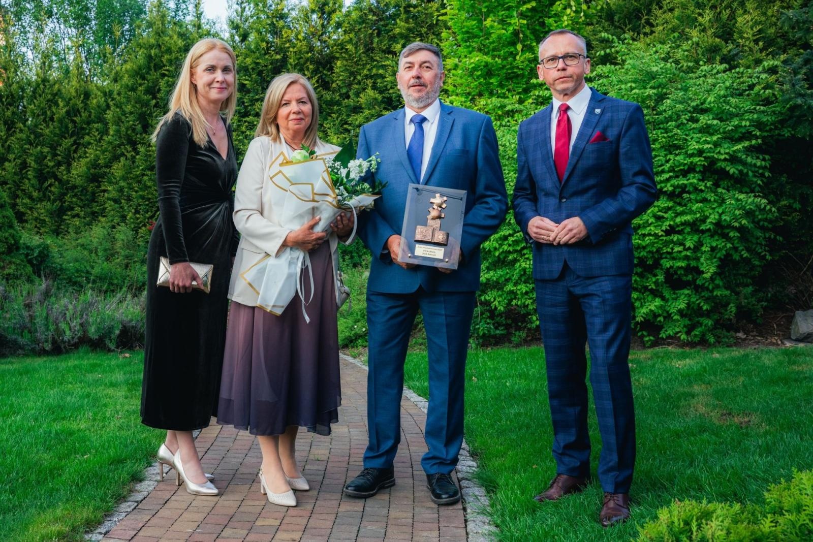 Zdjęcie w galerii na portalu naszwodzislaw.com: Kolejna grupa przedsiębiorców dołączyła do biznesowej elity powiatu wiadomości z regionu