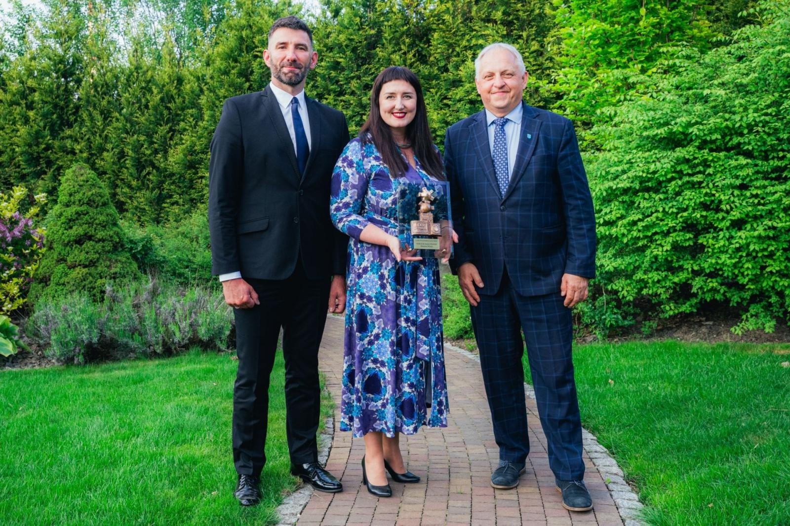 Zdjęcie w galerii na portalu naszwodzislaw.com: Kolejna grupa przedsiębiorców dołączyła do biznesowej elity powiatu wiadomości z regionu