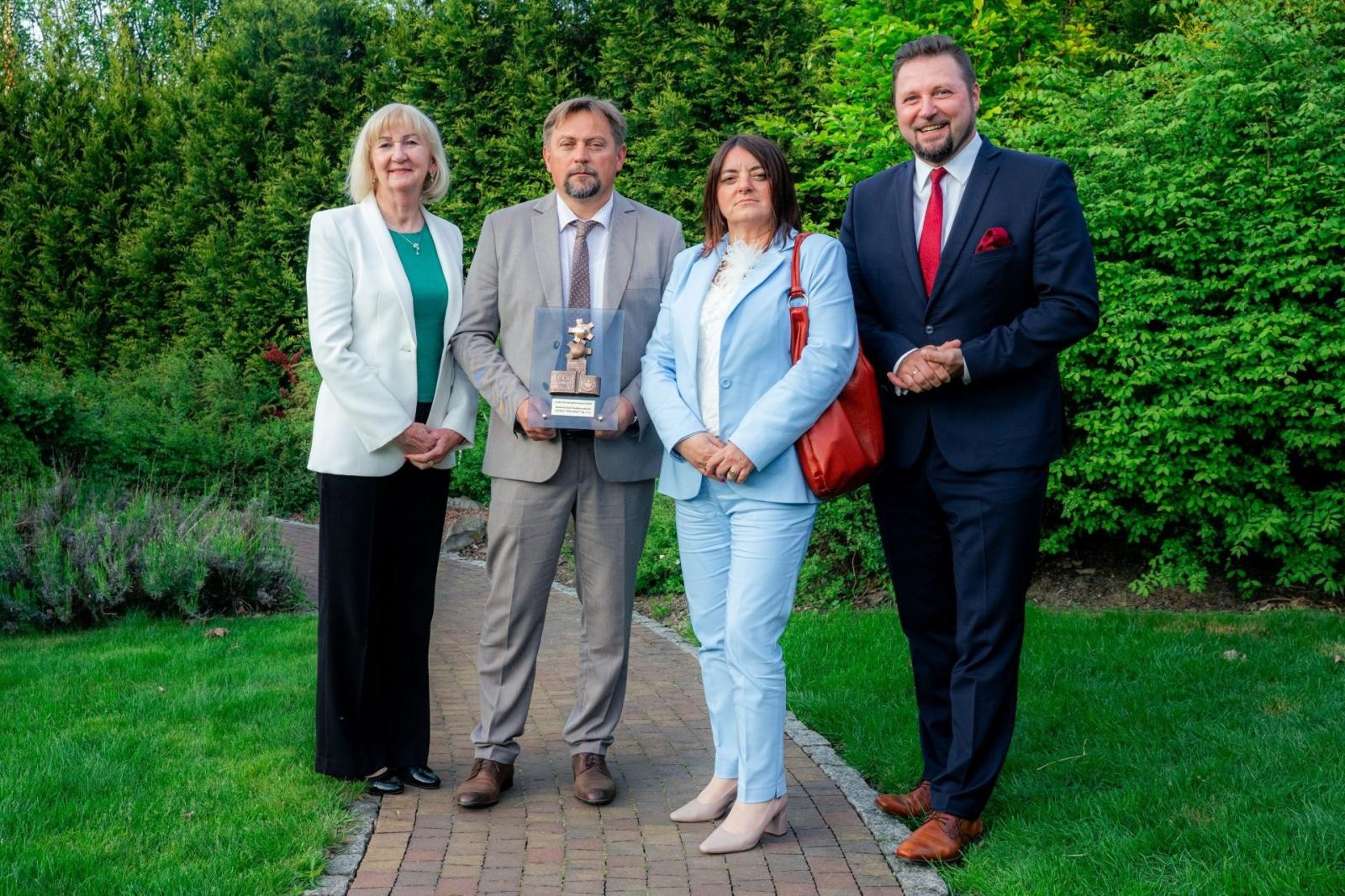 Zdjęcie w galerii na portalu naszwodzislaw.com: Kolejna grupa przedsiębiorców dołączyła do biznesowej elity powiatu wiadomości z regionu