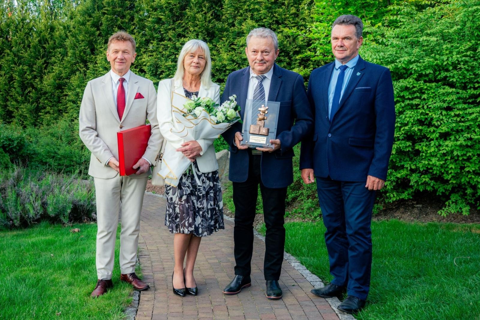 Zdjęcie w galerii na portalu naszwodzislaw.com: Kolejna grupa przedsiębiorców dołączyła do biznesowej elity powiatu wiadomości z regionu