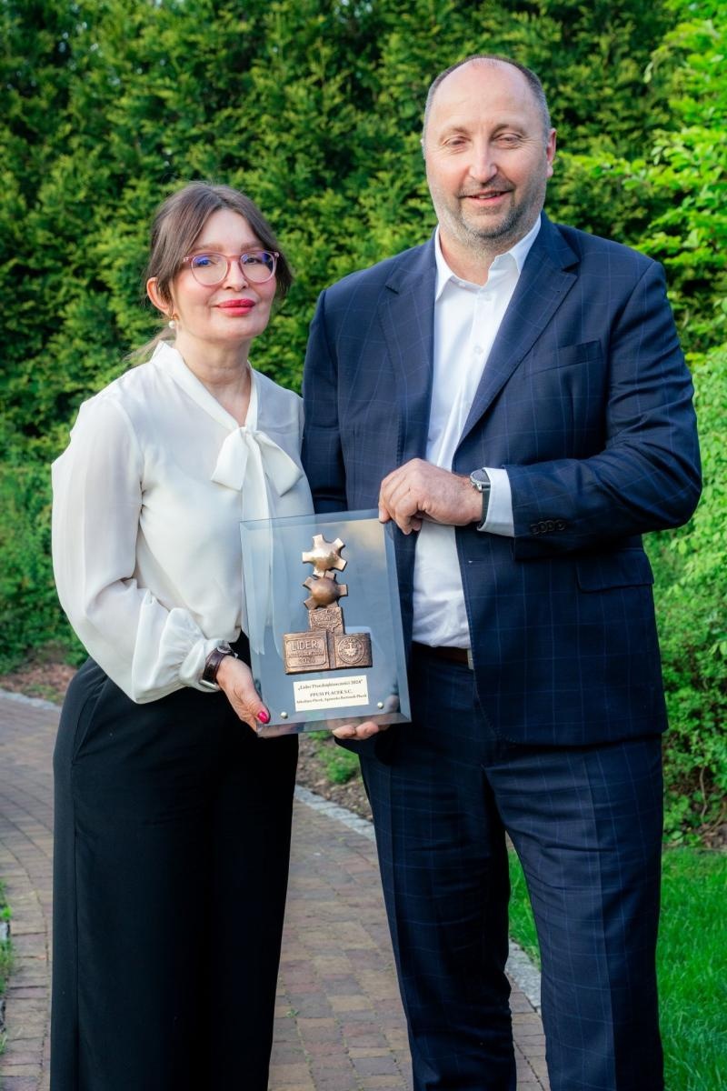 Zdjęcie w galerii na portalu naszwodzislaw.com: Kolejna grupa przedsiębiorców dołączyła do biznesowej elity powiatu wiadomości z regionu