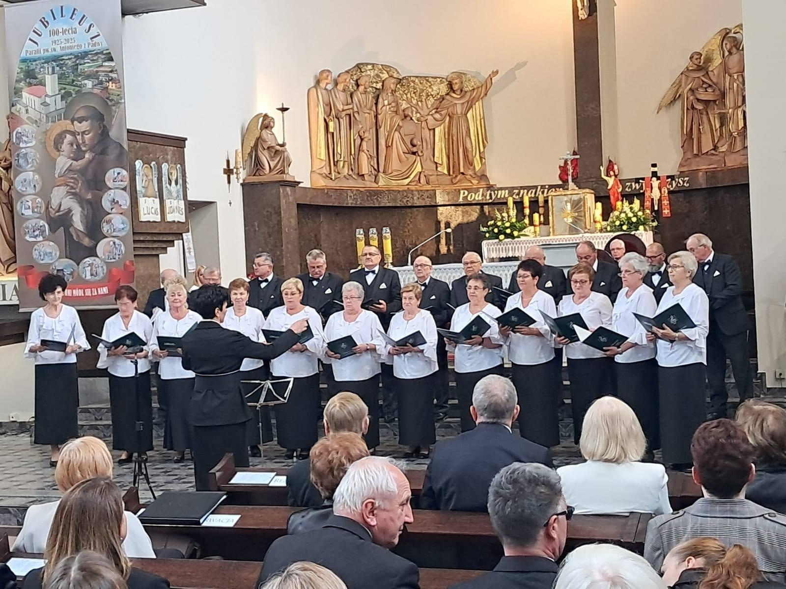 Zdjęcie w galerii na portalu naszwodzislaw.com: Majowe śpiewanie dla Matki Boskiej w Syryni wiadomości z regionu