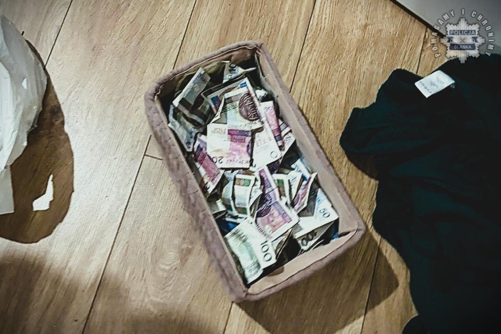 Zdjęcie w galerii na portalu naszwodzislaw.com: Śląska policja rozbiła gang działający na międzynarodową skalę wiadomości z regionu