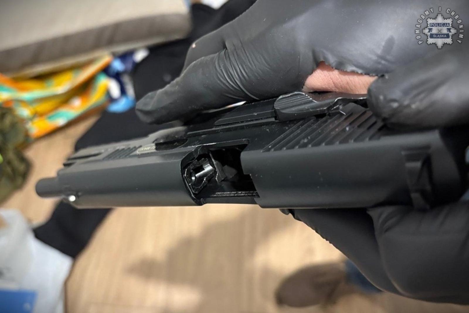 Zdjęcie w galerii na portalu naszwodzislaw.com: Śląska policja rozbiła gang działający na międzynarodową skalę wiadomości z regionu