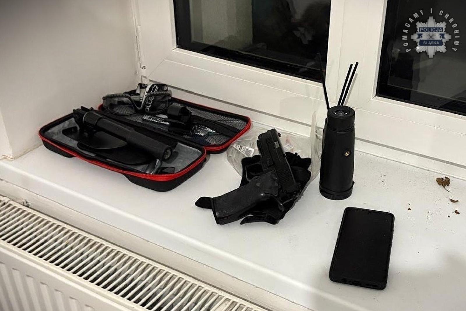 Zdjęcie w galerii na portalu naszwodzislaw.com: Śląska policja rozbiła gang działający na międzynarodową skalę wiadomości z regionu